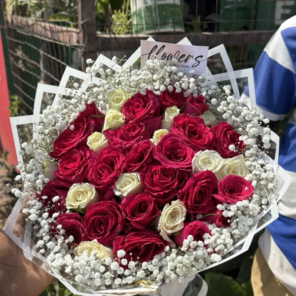 Mixed white and red roses 40 stems