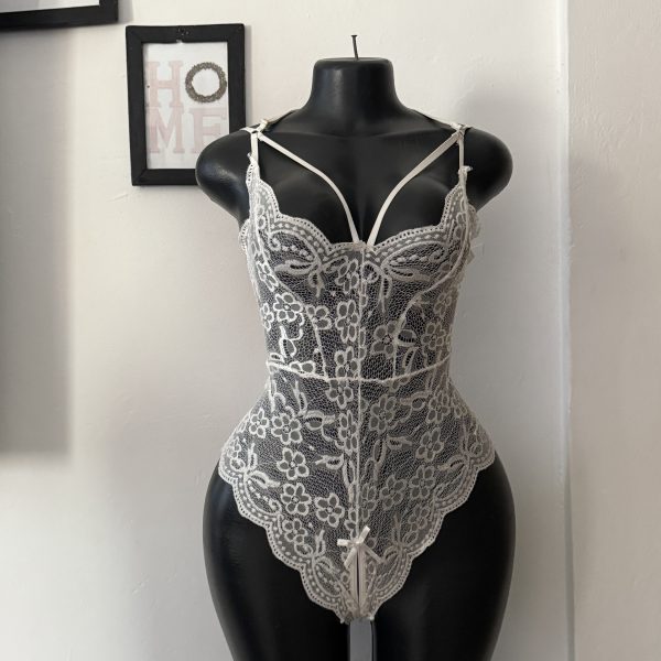 Lace stretches lingerie size XL